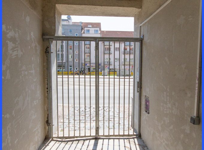 Hauseingang mit Gegensprechanlage