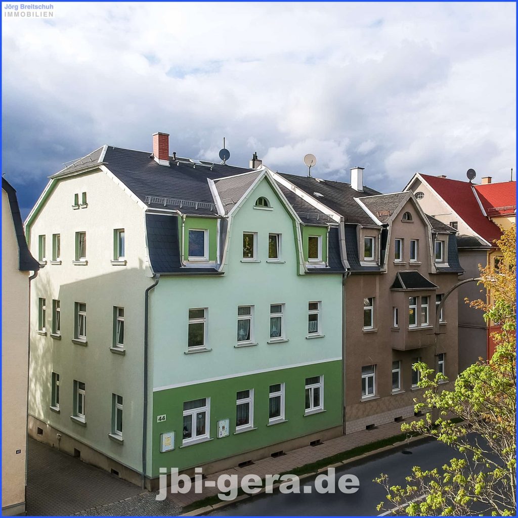 vollvermietetes Mehrfamilienhaus mit schönem Grundstück und Stellpätzen zu verkaufen