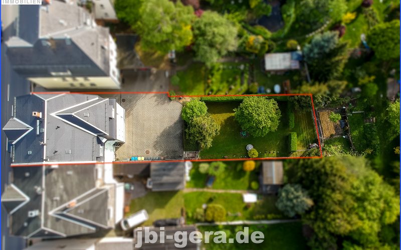 Ansicht Haus mit Grundstück