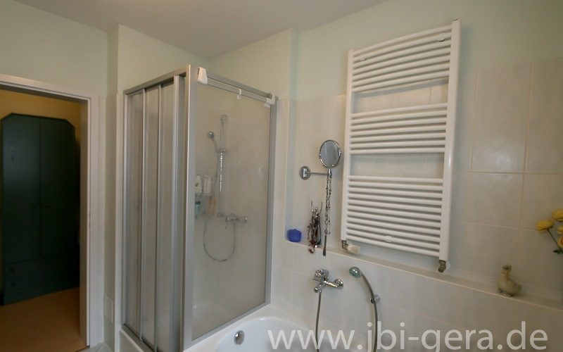 Dusche, Wanne und Handheizkörper