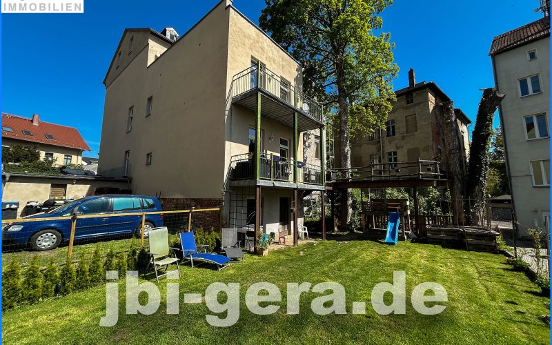 Ansicht hinten mit Grundstück