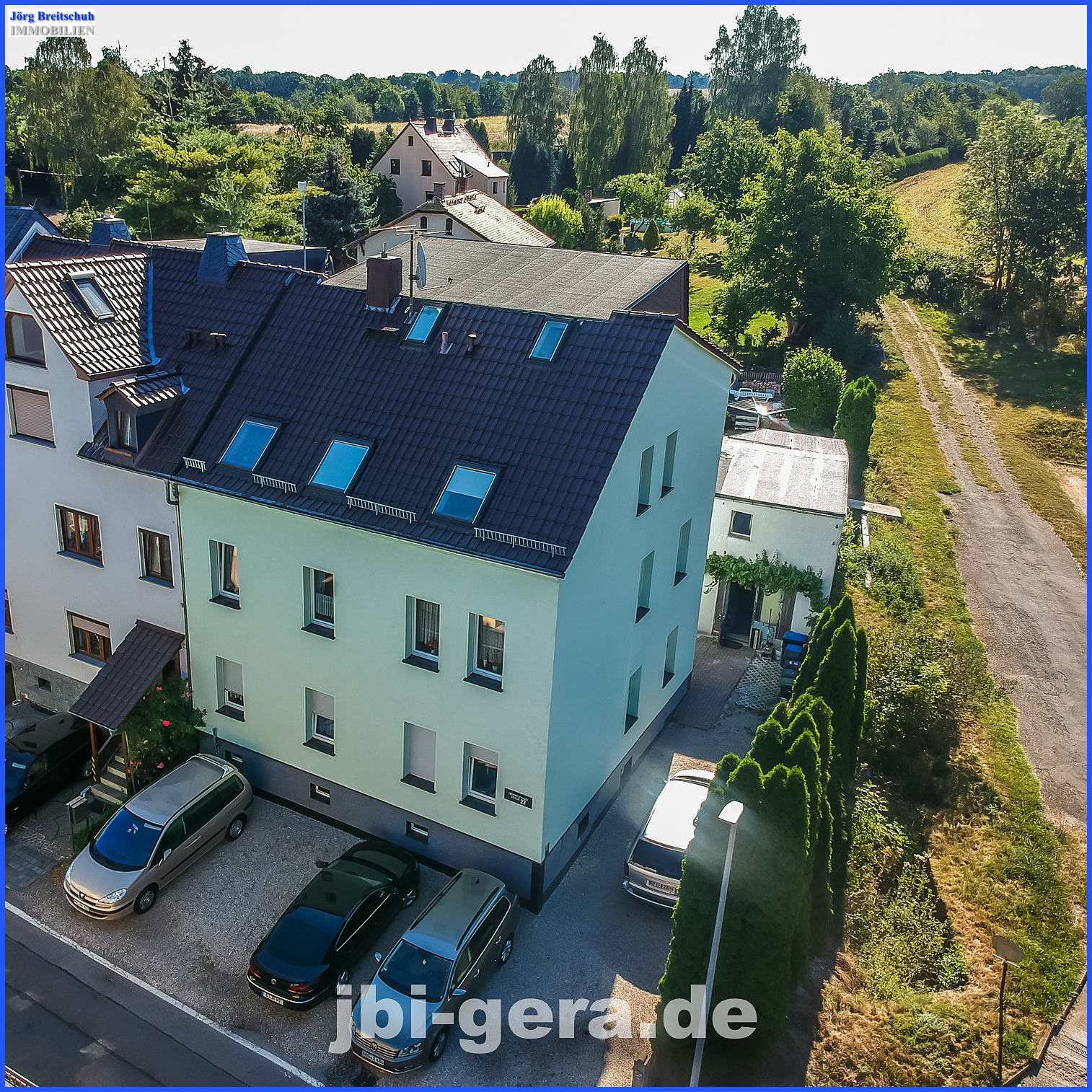 Mehrfamilienhaus in Top Qualität + ruhiger Lage zu verkaufen.