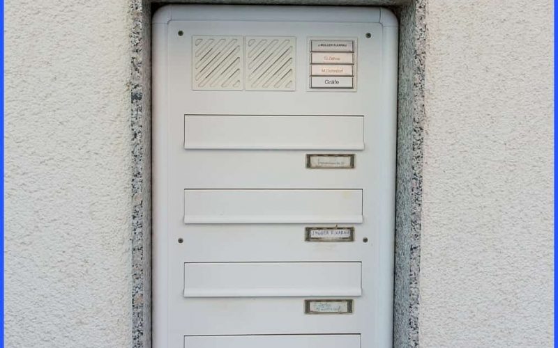 Klingel und Briefkastenanlage
