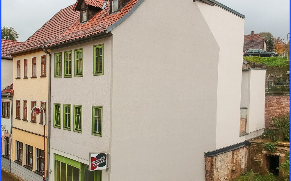 Kleines schönes Mehrfamilienhaus mit Ladeneinheit in Stadtroda, Nähe Jena zu verkaufen.