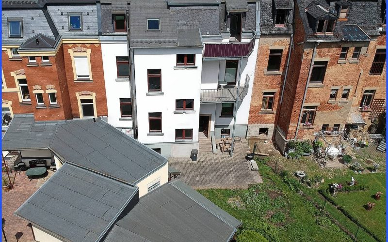 Ansicht hinten mit Grundstück