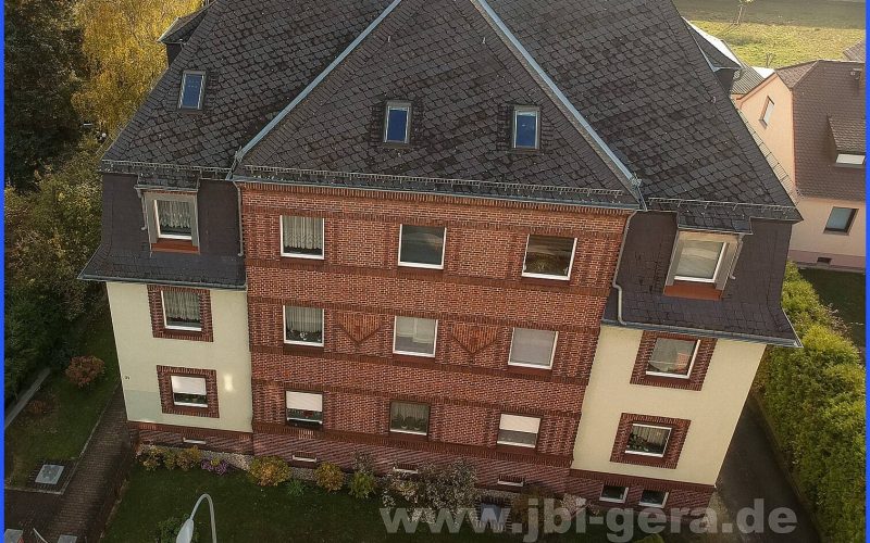 Dach und Fassade vorn