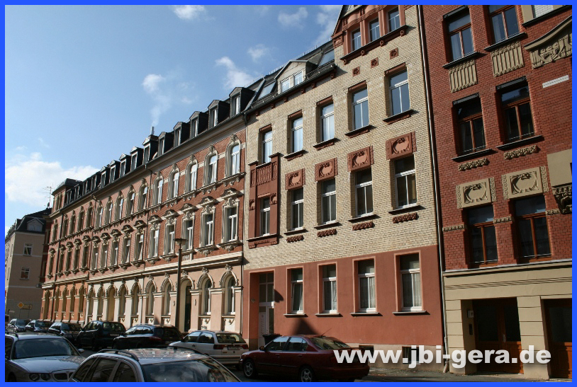 Gut vermietes Mehrfamilienhaus mit 7 Wohneinheiten zu verkaufen.