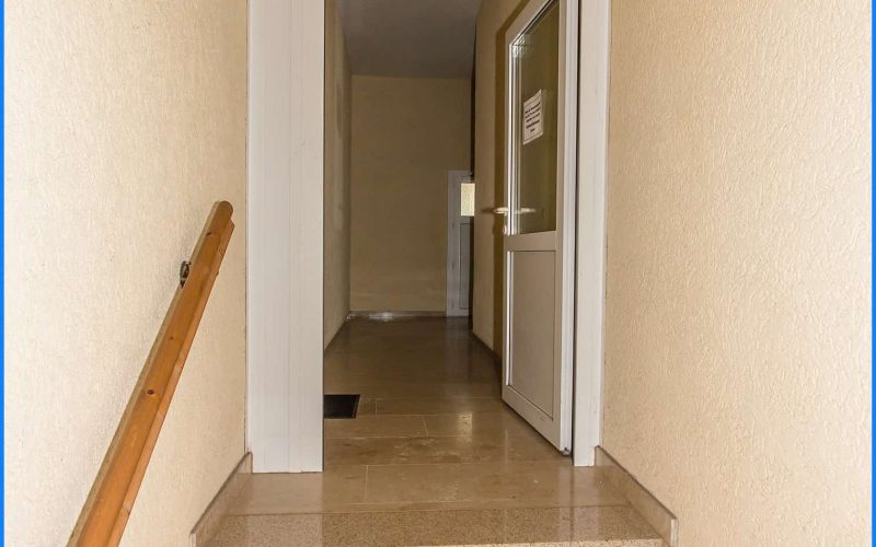 Treppe zur Zwischentür