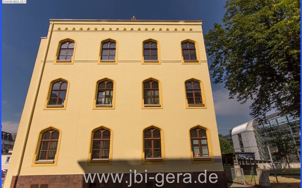 Traumhafte Etagenwohnung, Stadtvilla mit Weitblick. Gäste-WC,  große lichtdurchflutete Fenster.