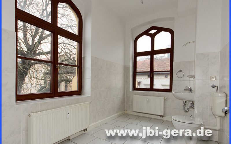 Bad mit Fenster, Dusche und WC