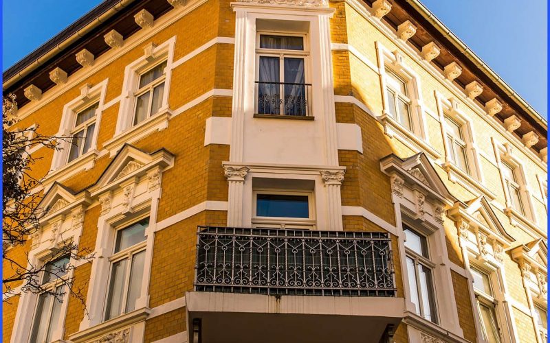 Detail Fassade Giebel mit Balkon