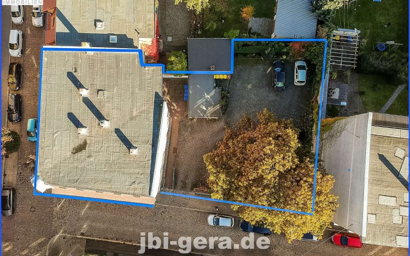 Grundstück mit Haus von oben