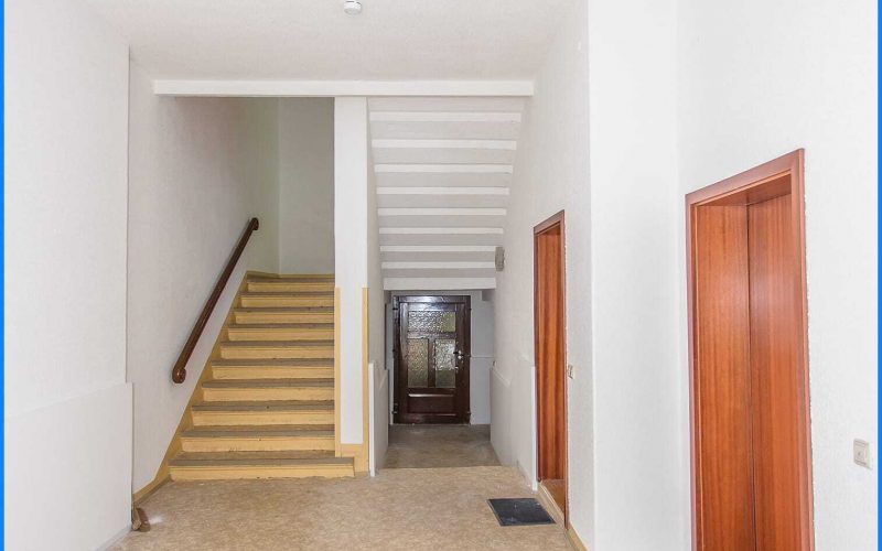 Treppenhaus Eingang vorn