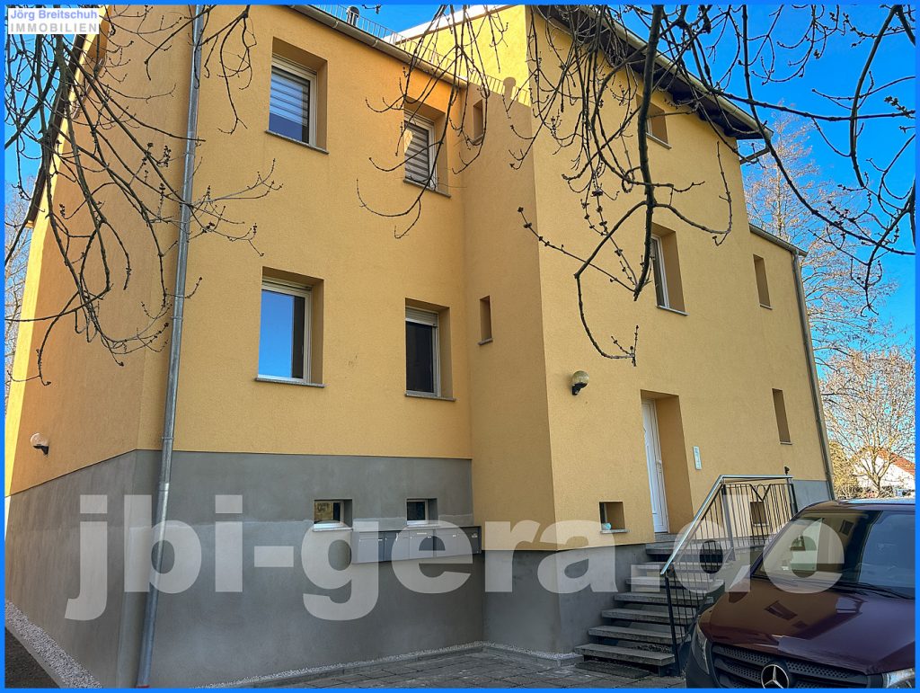 Freistehendes 4 Familienhaus mit Stellplätzen und Ausbaureserve im DG herrlicher Aussicht