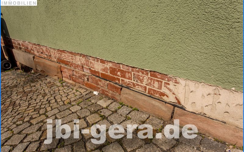 1528 Sockel vorn