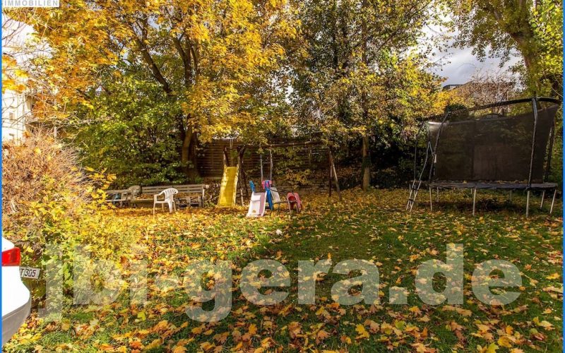 1608 kleine Grünfläche mit Spielplatz