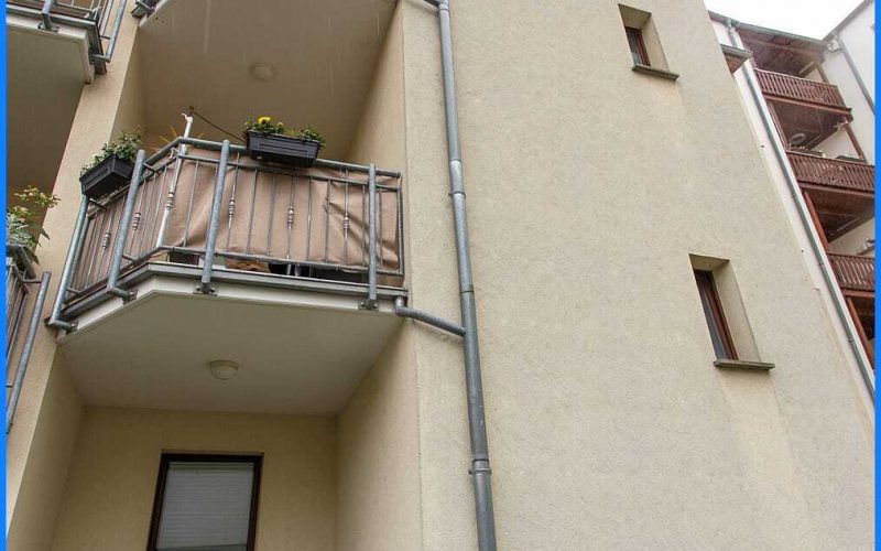 Ansicht hinten mit Balkonen