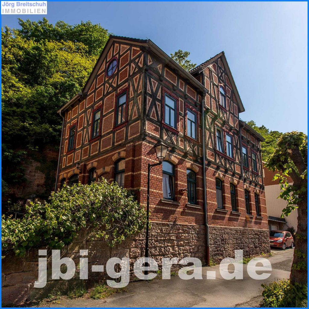 Vollvermietetes, gepflegtes 3-Familienhaus in ruhiger Lage von Stadtroda Vollvermietetes, gepflegtes 3-Familienhaus in ruhiger Lage von Stadtroda