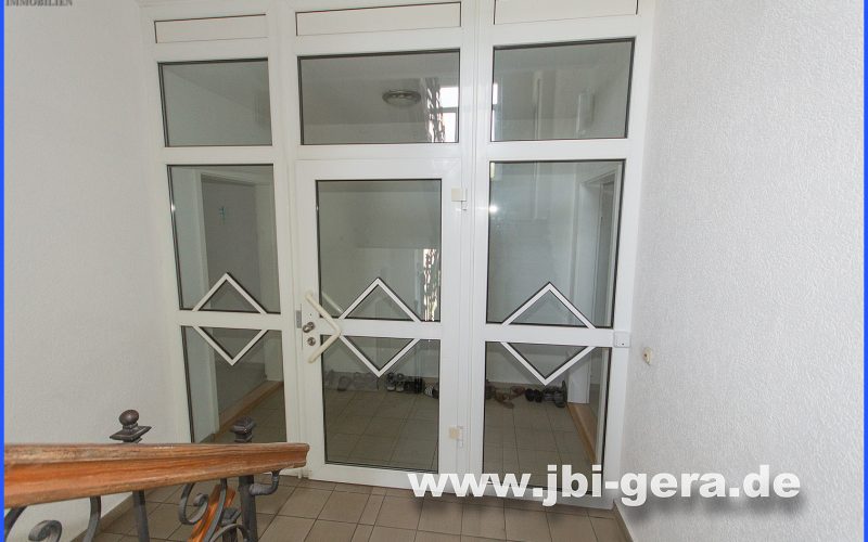 Glasportal vor den WE